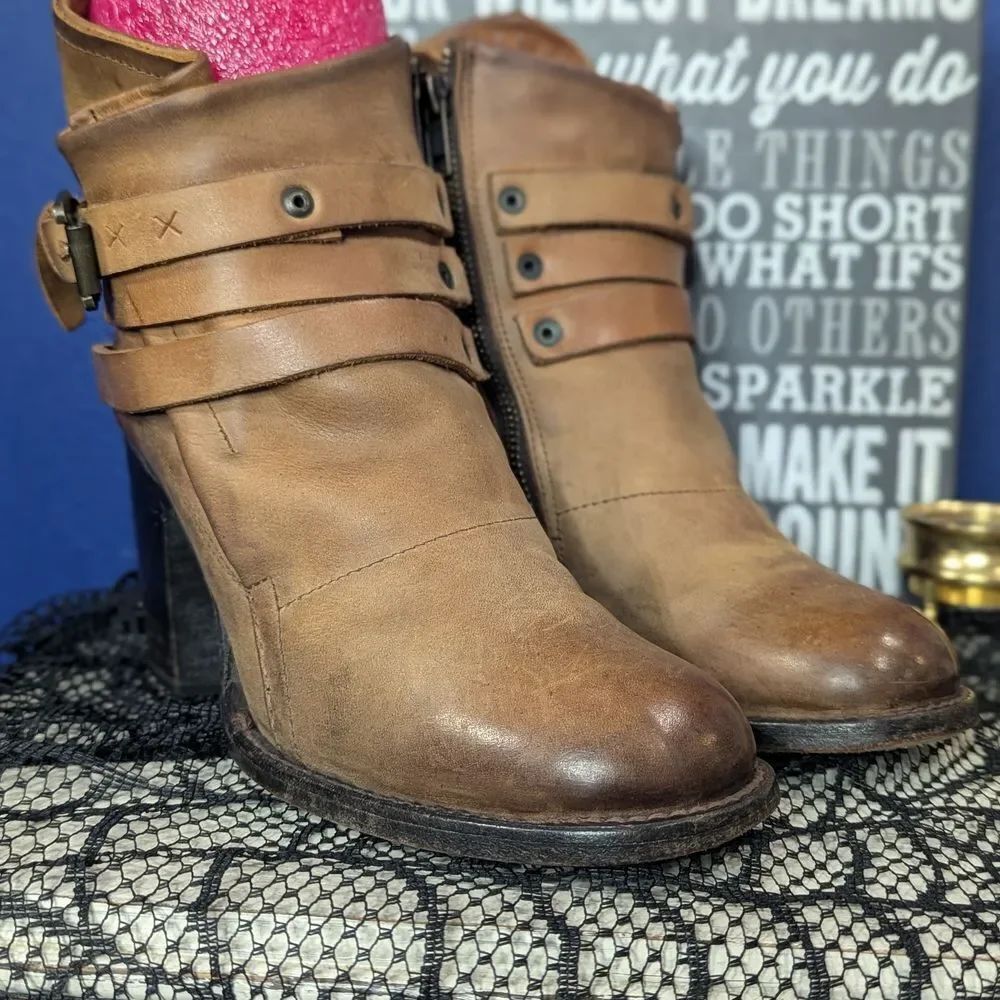 Freebird Blaze Nubuck Leather Ankle Boots Women’s 9 Zip Booties Distressed